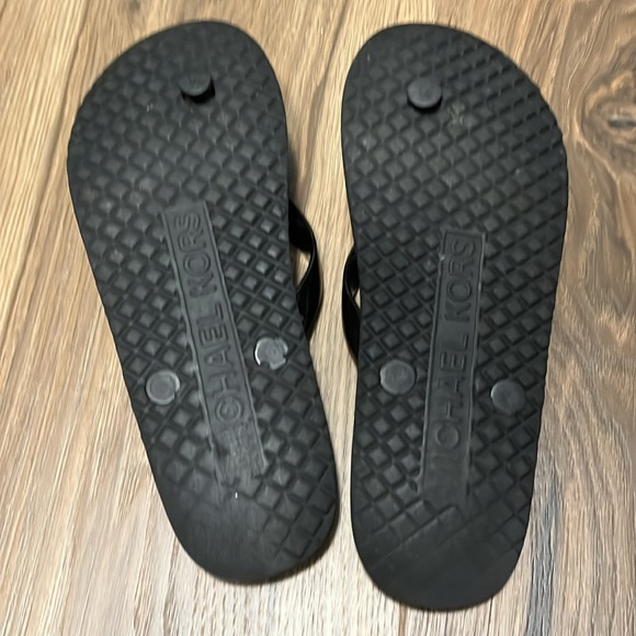 Michael Kors black ladies flip flops, size 6 - Picture 4 of 6
